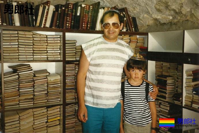 英国作家:我的父母向我出柜 - 51虹马 英国作家:我的父母向我出柜 - 51虹马