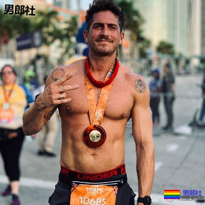 Luke Evans与铁人运动员坠入爱河 - 51虹马