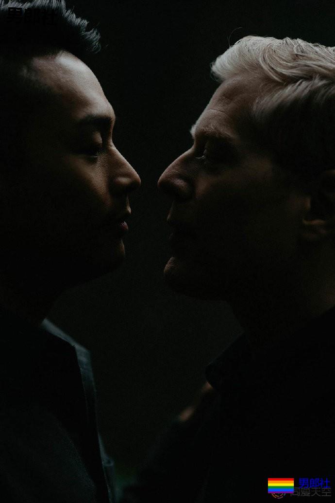 《星际迷航：发现号》男星和未婚夫分享浪漫订婚照 - 51虹马