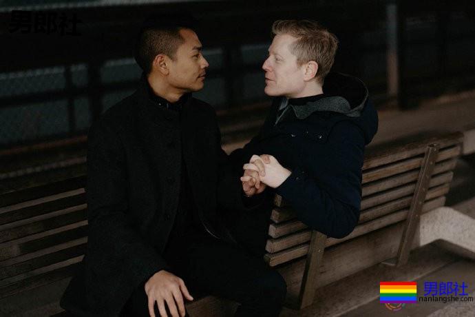 《星际迷航：发现号》男星和未婚夫分享浪漫订婚照 - 51虹马