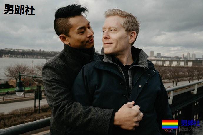 《星际迷航：发现号》男星和未婚夫分享浪漫订婚照 - 51虹马