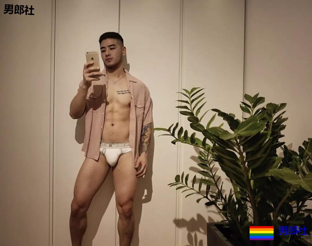 体育生是否也会沉迷自己的身材？ - 51虹马