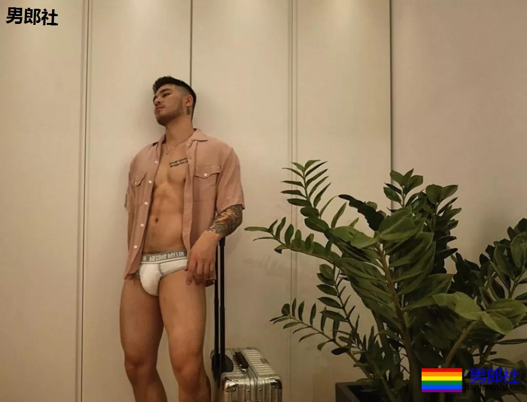 体育生是否也会沉迷自己的身材？ - 51虹马