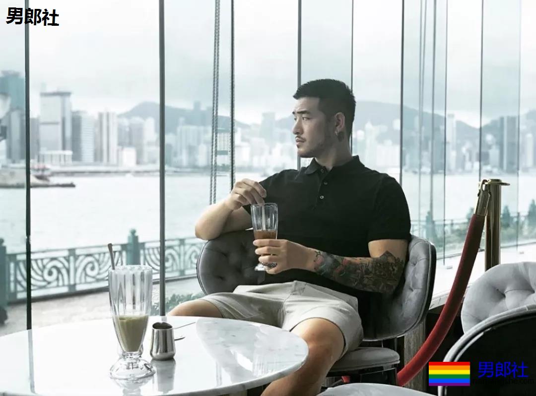 体育生是否也会沉迷自己的身材？ - 51虹马