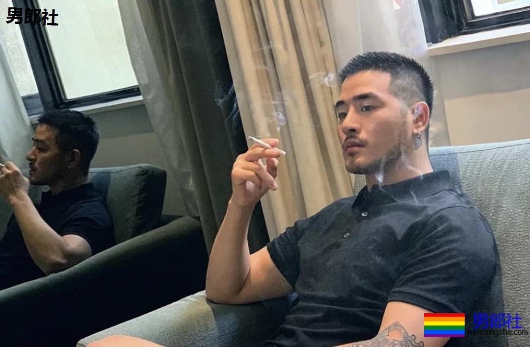 体育生是否也会沉迷自己的身材？ - 51虹马