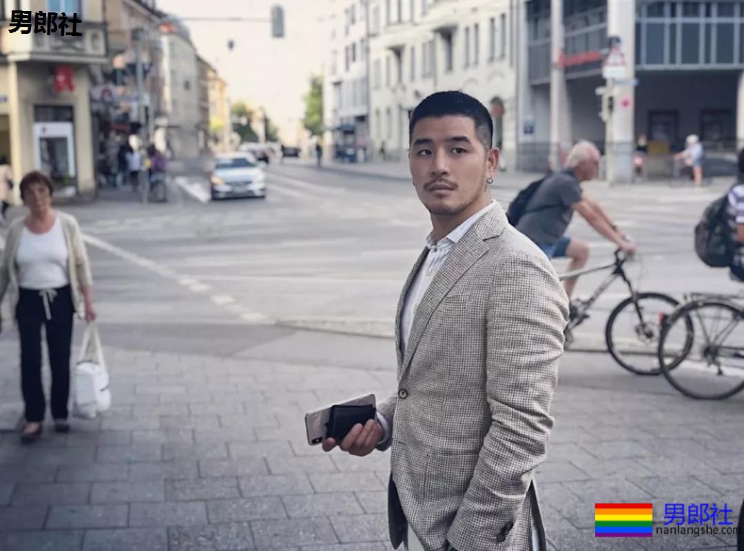 体育生是否也会沉迷自己的身材？ - 51虹马