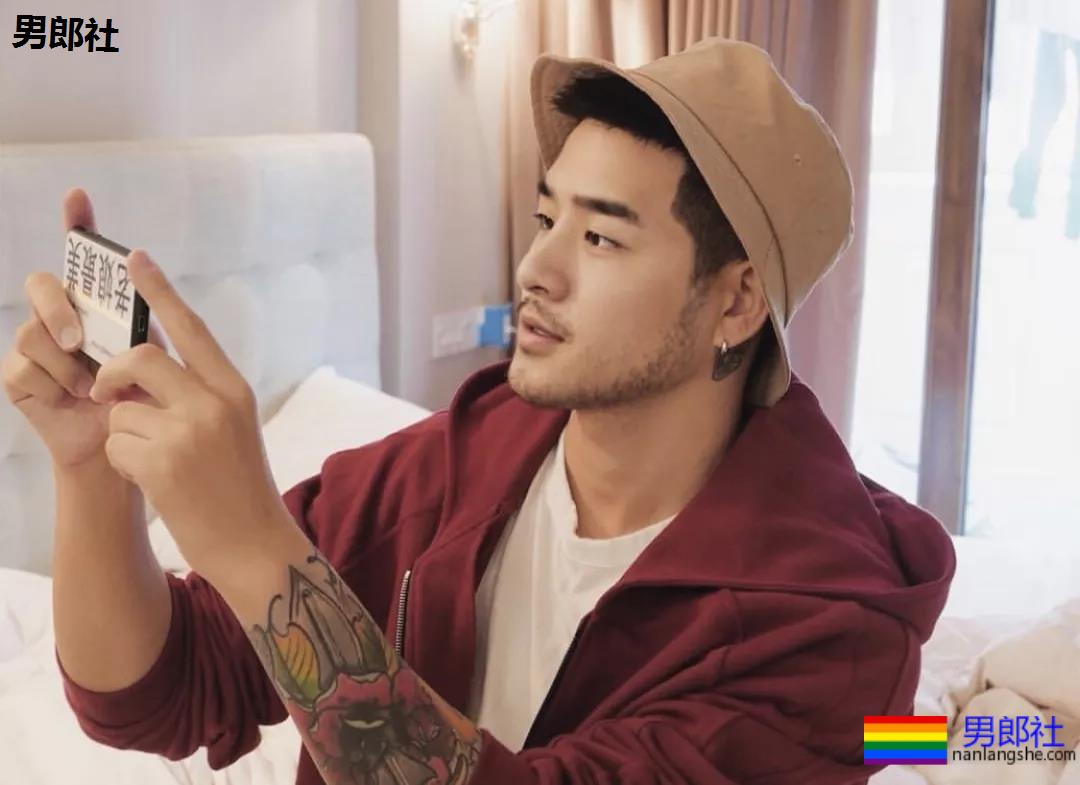 体育生是否也会沉迷自己的身材？ - 51虹马