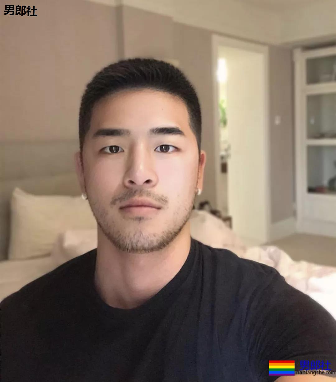 体育生是否也会沉迷自己的身材？ - 51虹马