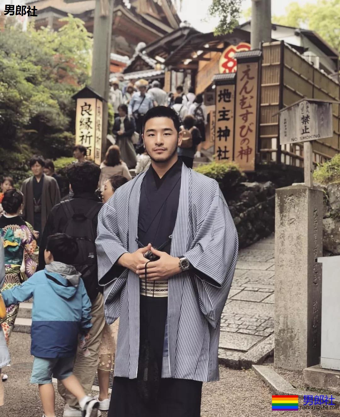 体育生是否也会沉迷自己的身材？ - 51虹马