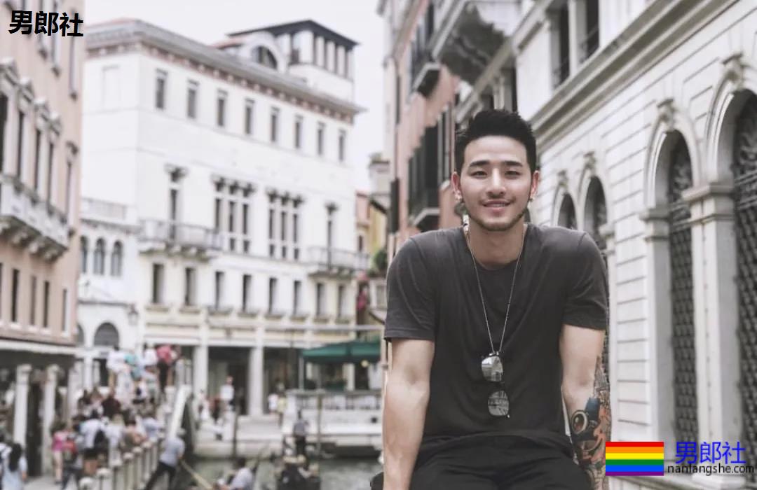 体育生是否也会沉迷自己的身材？ - 51虹马