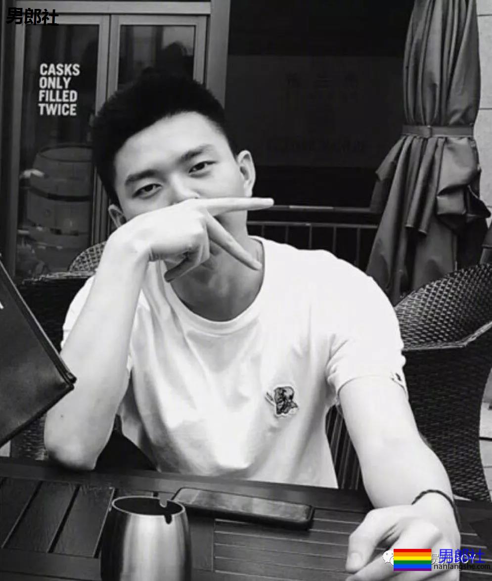 93年上海民警帅哥被男子“表白”，登上热搜！ - 51虹马