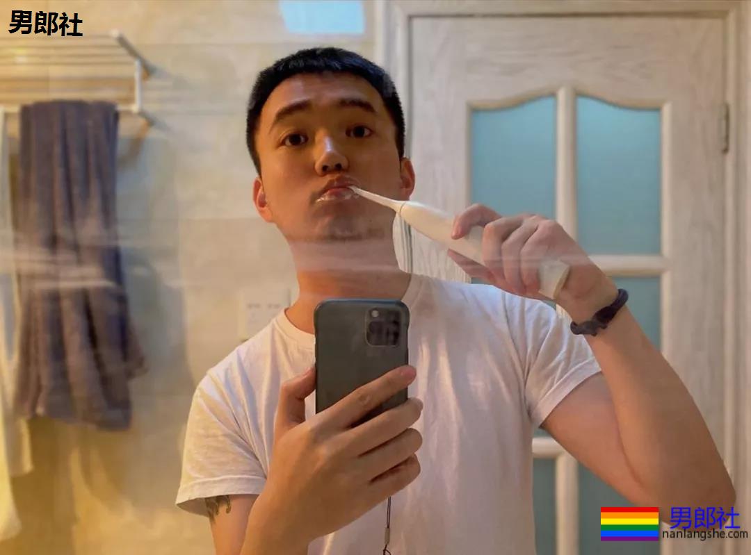 "我的同事感染了,疫情让我出了柜" - 51虹马 "我的同事感染了,疫情让我出了柜" - 51虹马