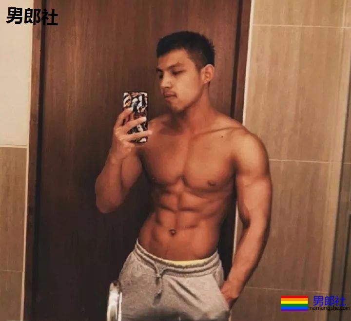 黝黑健身肌肉男,这才是健康的颜色-51虹马