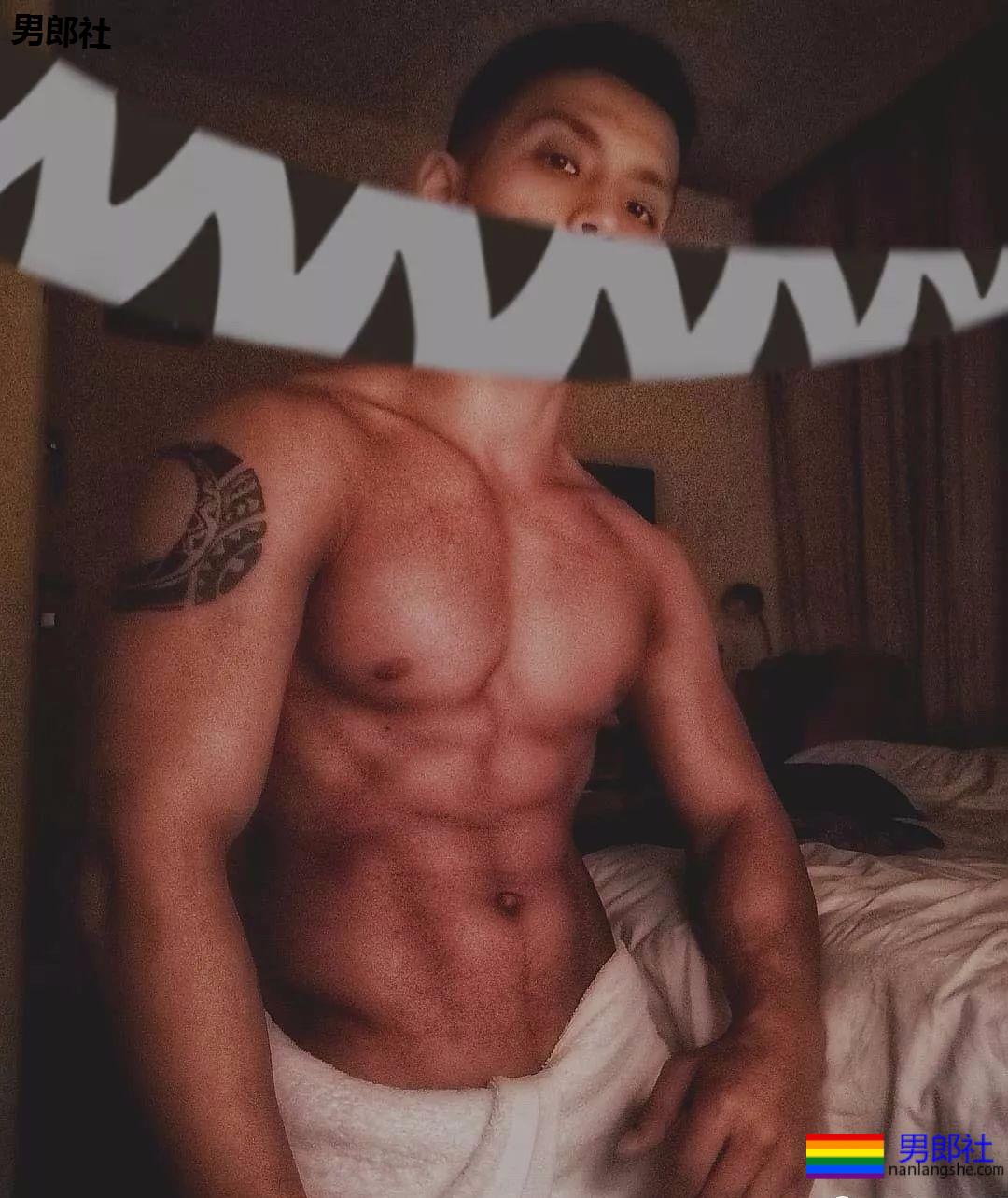 黝黑健身肌肉男，这才是健康的颜色 - 51虹马