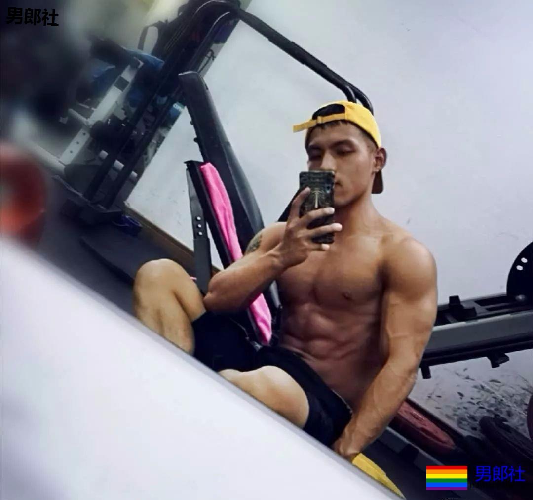 黝黑健身肌肉男，这才是健康的颜色 - 51虹马