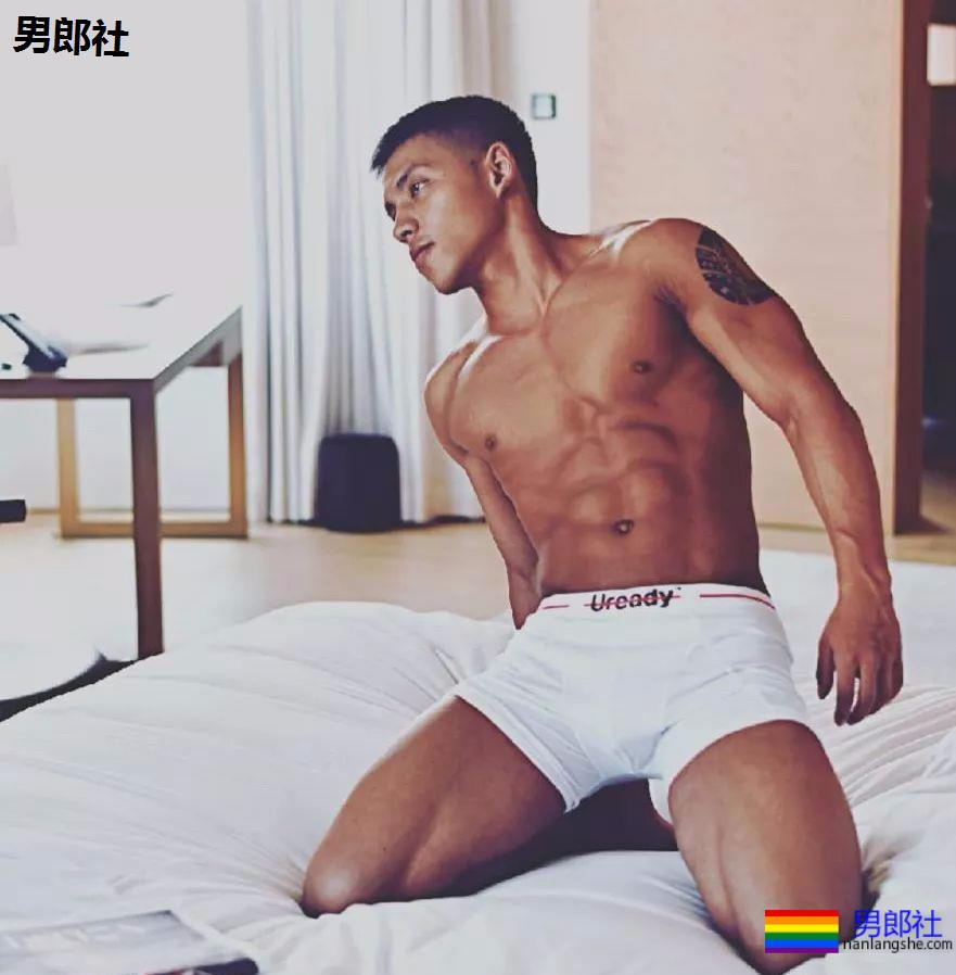 黝黑健身肌肉男，这才是健康的颜色 - 51虹马