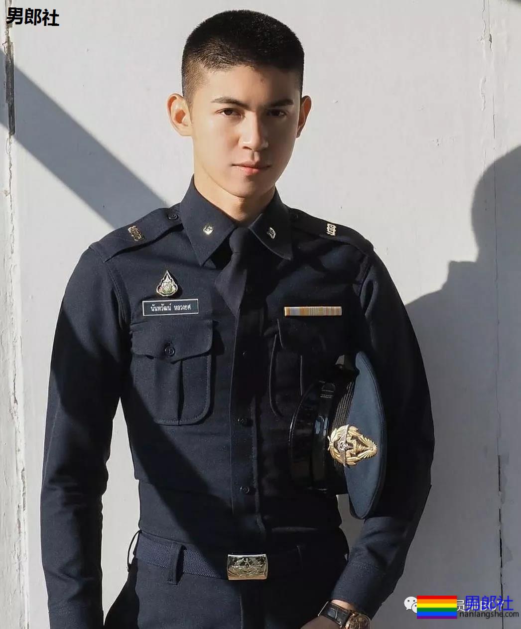 刚刚毕业的泰国警察小哥太帅了，制服也太紧了 - 51虹马