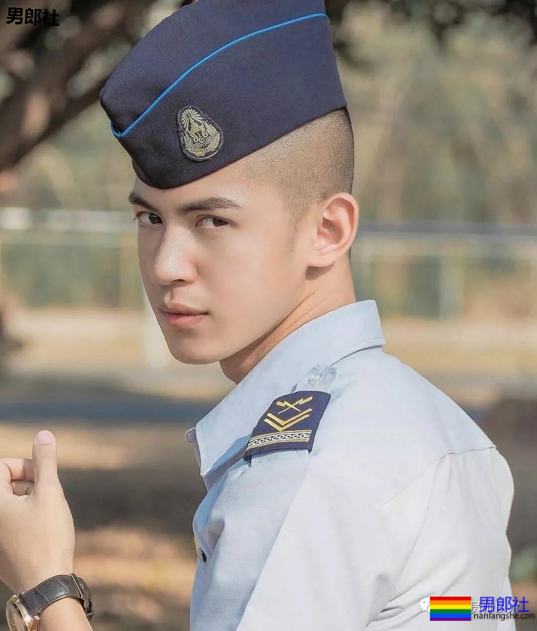 刚刚毕业的泰国警察小哥太帅了，制服也太紧了 - 51虹马