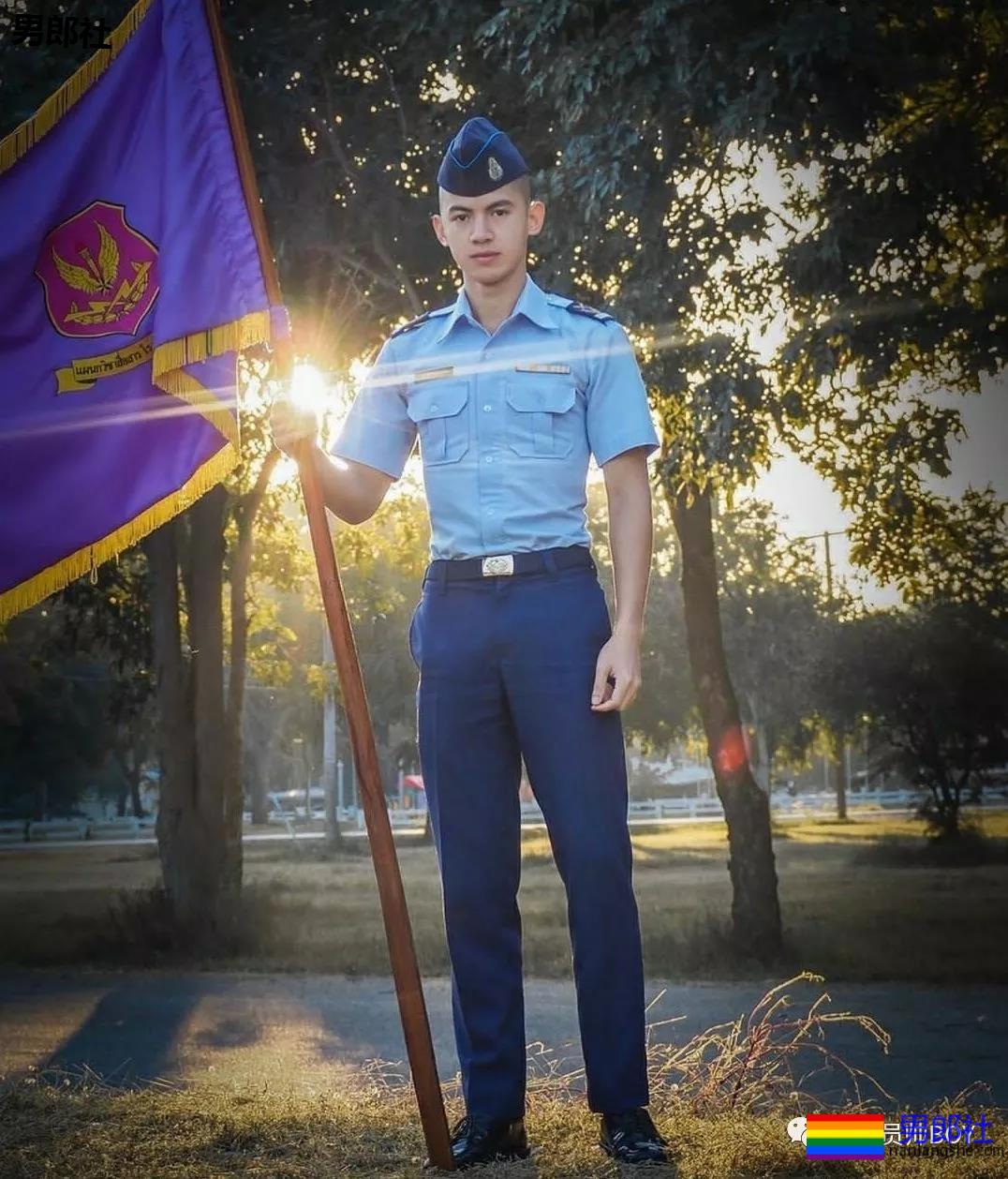 刚刚毕业的泰国警察小哥太帅了，制服也太紧了 - 51虹马