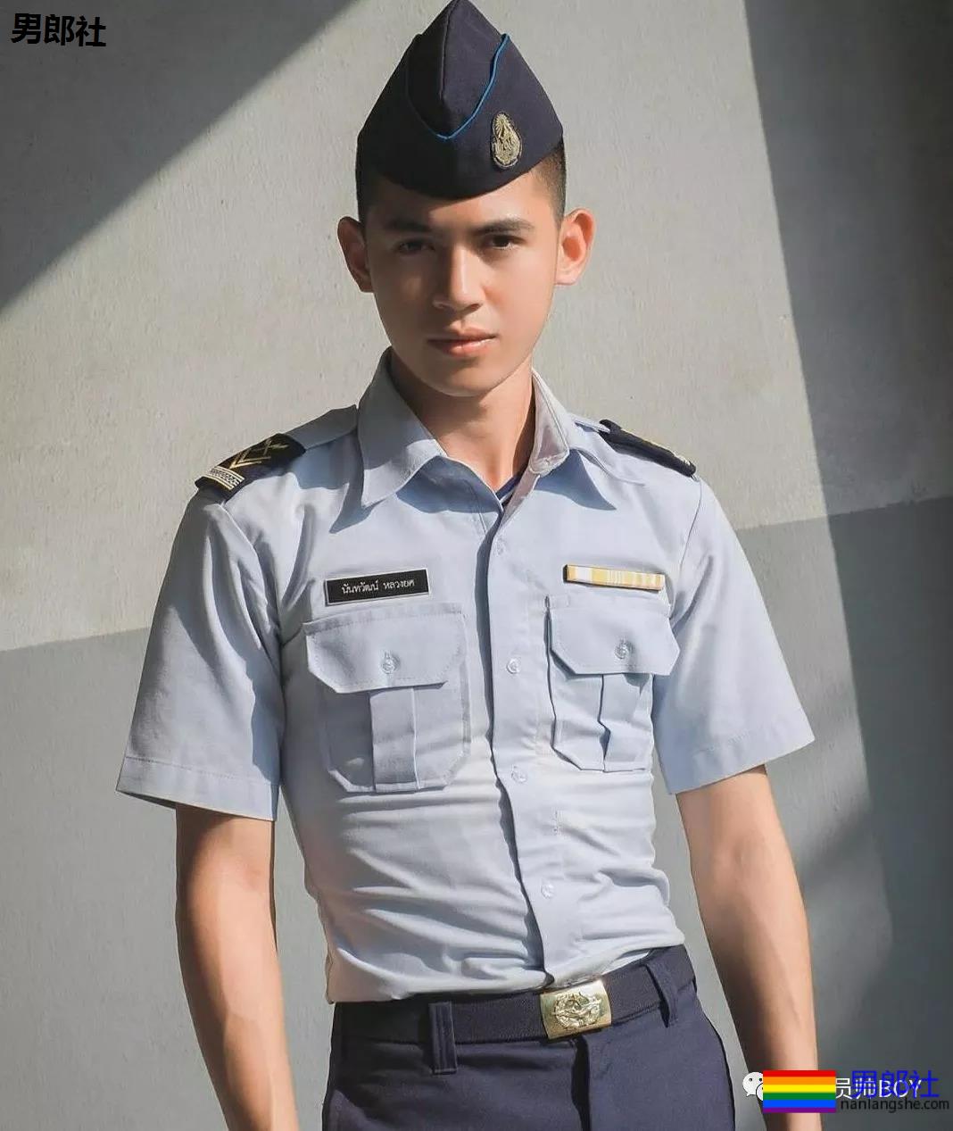 刚刚毕业的泰国警察小哥太帅了，制服也太紧了 - 51虹马