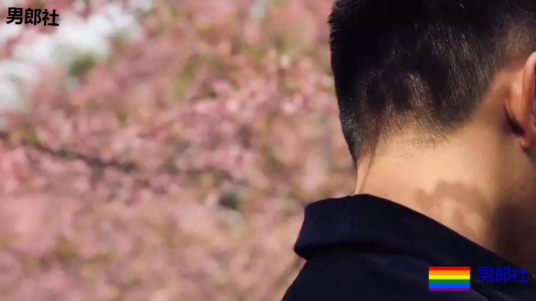 除夕夜【出柜】，我被妈妈拉去精神病院 - 51虹马