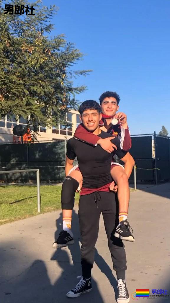 这对直弯好基友正在打破“直男刻板印象” - 51虹马