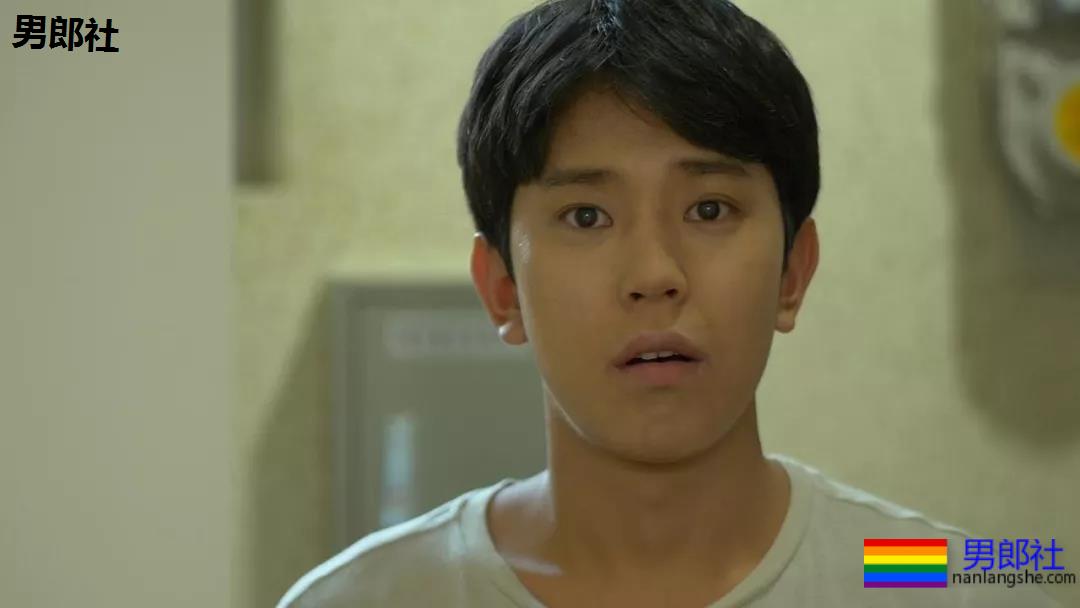 霸道哥哥X鲜肉弟弟 天上掉下一位小哥哥 被砸弯了！兄弟系列新剧 - 51虹马