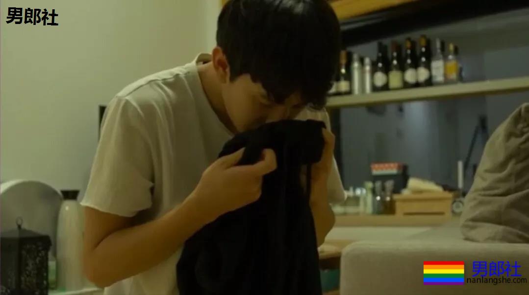 霸道哥哥X鲜肉弟弟 天上掉下一位小哥哥 被砸弯了！兄弟系列新剧 - 51虹马