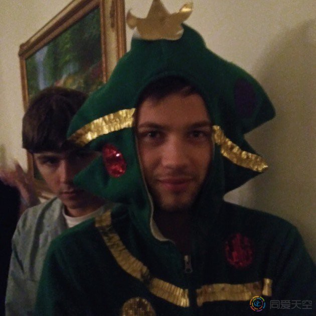 Connor Jessup证实恋情,男友是Miles Heizer - 51虹马 Connor Jessup证实恋情,男友是Miles Heizer - 51虹马