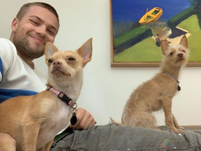 Connor Jessup证实恋情,男友是Miles Heizer - 51虹马 Connor Jessup证实恋情,男友是Miles Heizer - 51虹马