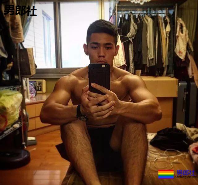 黝黑小狼狗让你体会一下不一样的快乐-51虹马