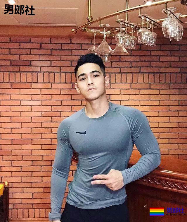 黝黑小狼狗让你体会一下不一样的快乐 - 51虹马