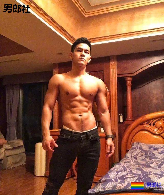 黝黑小狼狗让你体会一下不一样的快乐 - 51虹马