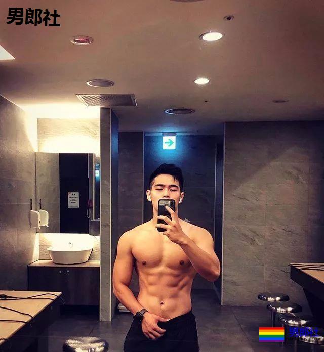 黝黑小狼狗让你体会一下不一样的快乐 - 51虹马