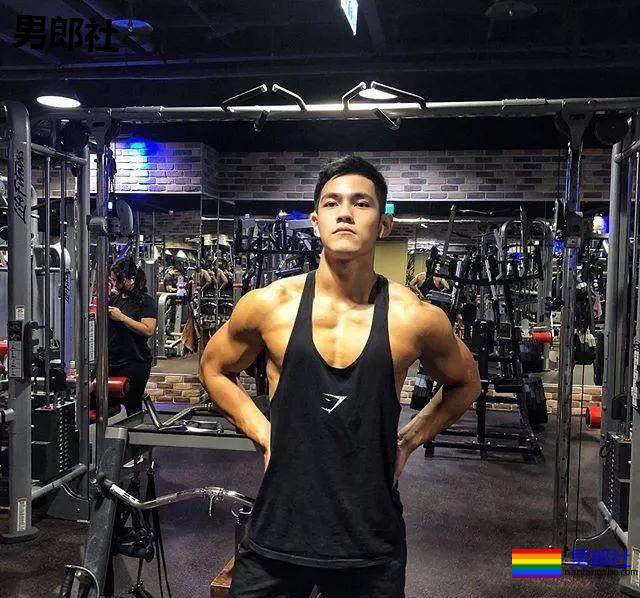 黝黑小狼狗让你体会一下不一样的快乐 - 51虹马