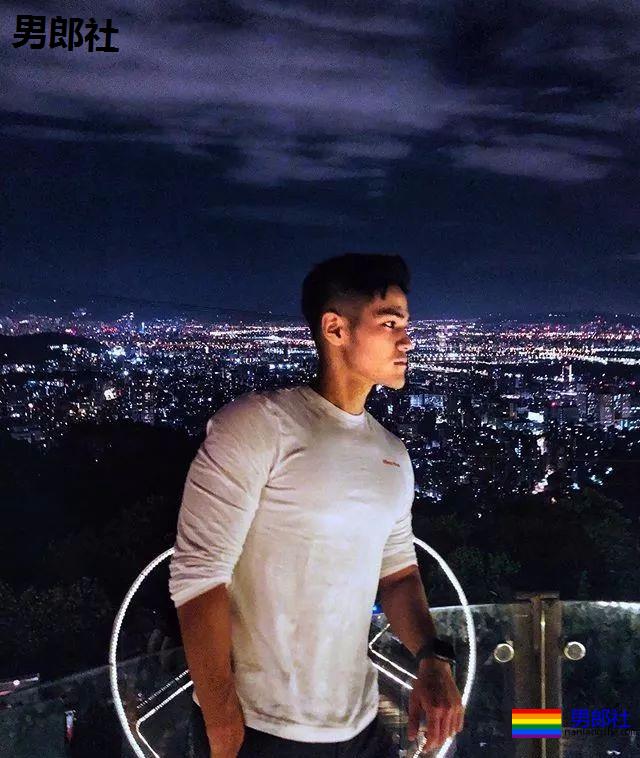 黝黑小狼狗让你体会一下不一样的快乐 - 51虹马