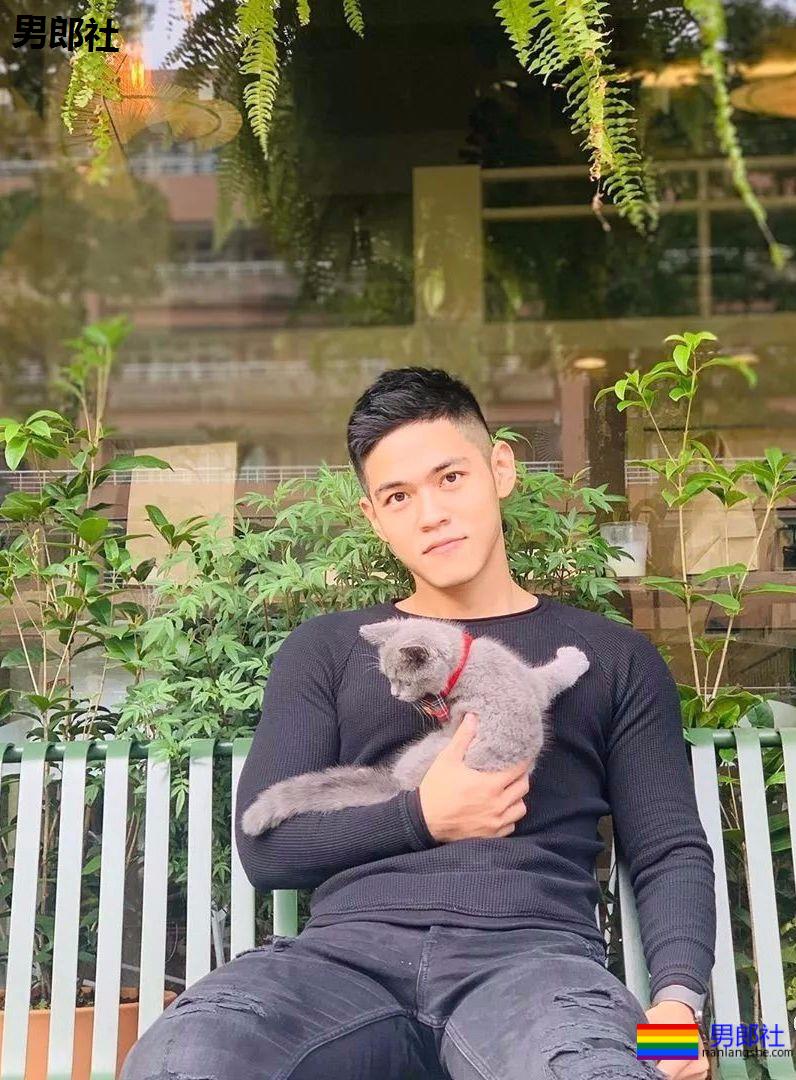 黝黑小狼狗让你体会一下不一样的快乐 - 51虹马