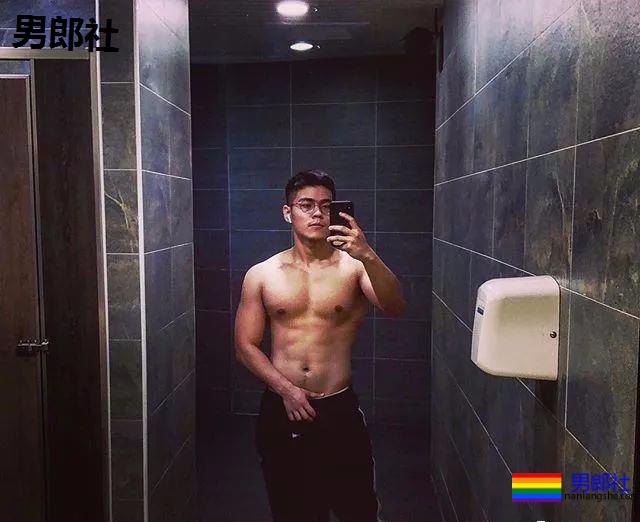 黝黑小狼狗让你体会一下不一样的快乐 - 51虹马