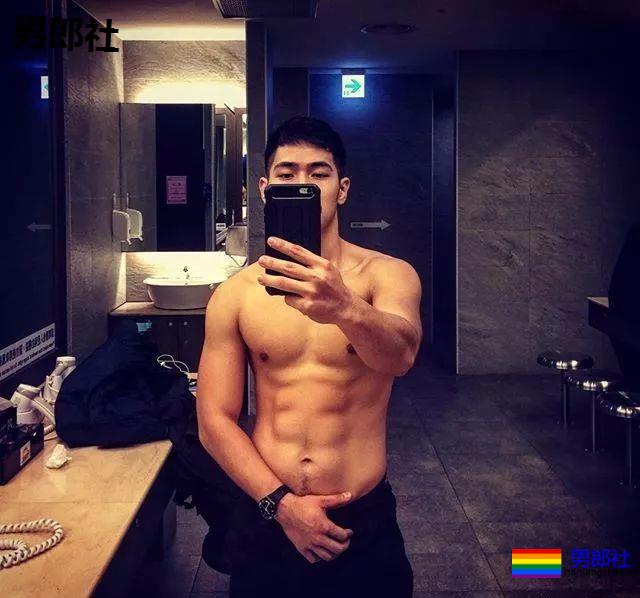 黝黑小狼狗让你体会一下不一样的快乐 - 51虹马