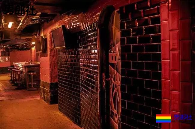 “今晚的艳遇让我欲罢不能！”GAY都巴黎场所奇遇记【中篇】 - 51虹马