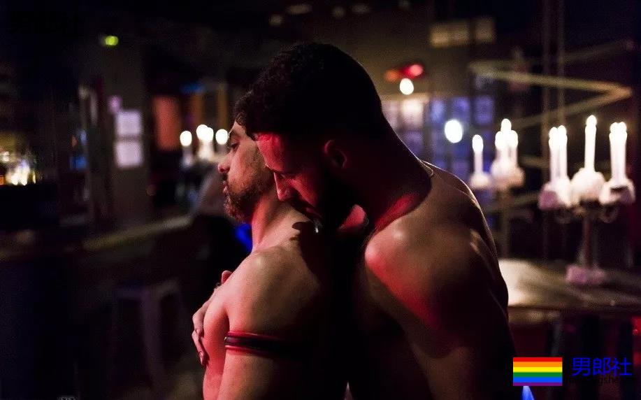 “今晚的艳遇让我欲罢不能！”GAY都巴黎场所奇遇记【中篇】 - 51虹马