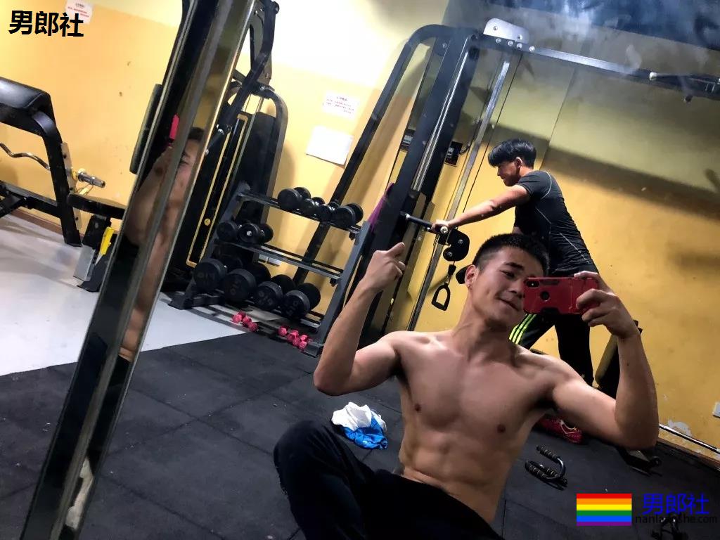 同志圈疯传的小视频主角，竟然被我找到了 - 51虹马