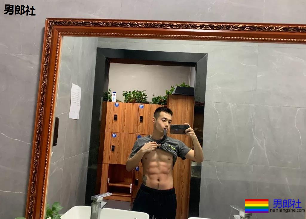 同志圈疯传的小视频主角，竟然被我找到了 - 51虹马