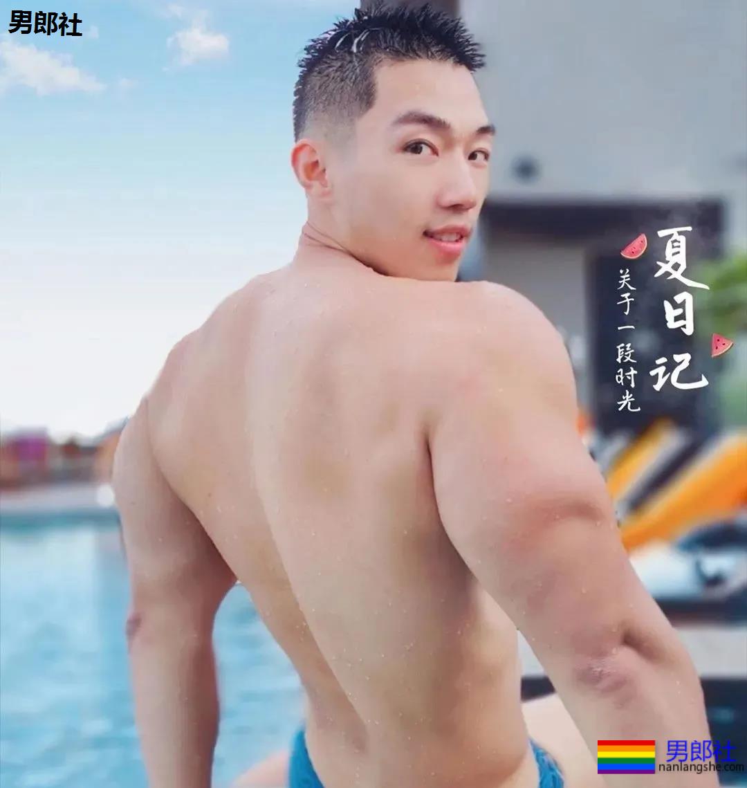 这枚包有 “ 大 " 料boy开野车，INS上各种露操作！ - 51虹马