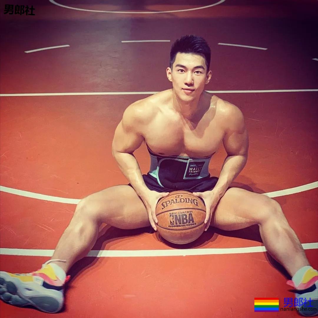 这枚包有 “ 大 " 料boy开野车，INS上各种露操作！ - 51虹马