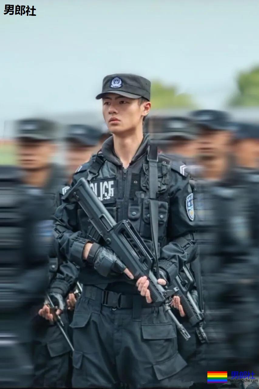 撞脸刘昊然的高鼻梁特警小哥扒到了!奶凶身板神仙颜值帅到发昏! - 51虹马 撞脸刘昊然的高鼻梁特警小哥扒到了!奶凶身板神仙颜值帅到发昏! - 51虹马