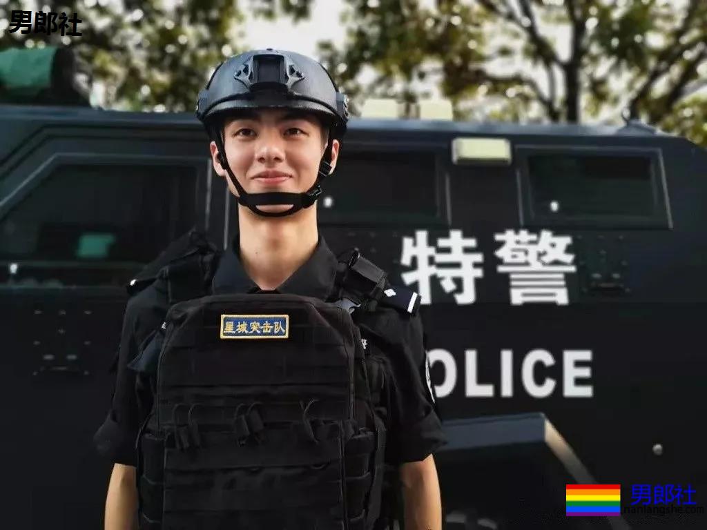 撞脸刘昊然的高鼻梁特警小哥扒到了!奶凶身板神仙颜值帅到发昏! - 51虹马 撞脸刘昊然的高鼻梁特警小哥扒到了!奶凶身板神仙颜值帅到发昏! - 51虹马