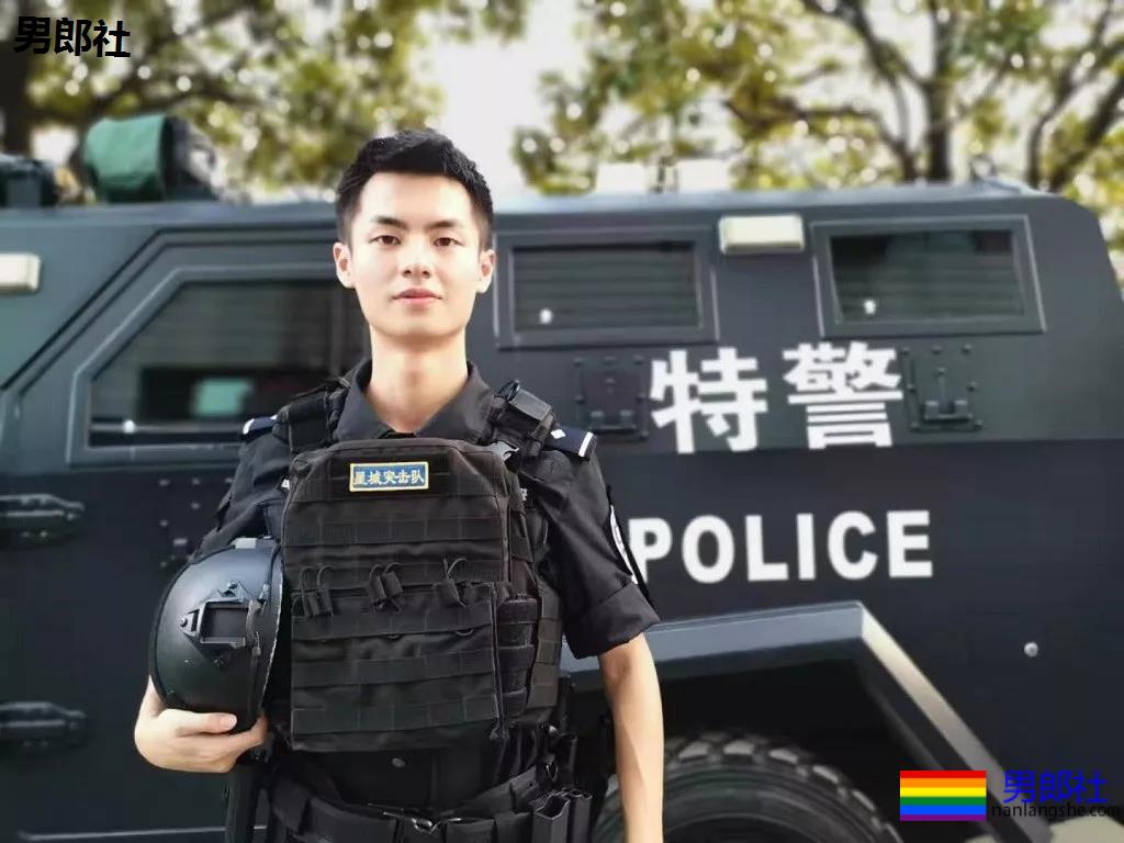 撞脸刘昊然的高鼻梁特警小哥扒到了!奶凶身板神仙颜值帅到发昏! - 51虹马 撞脸刘昊然的高鼻梁特警小哥扒到了!奶凶身板神仙颜值帅到发昏! - 51虹马