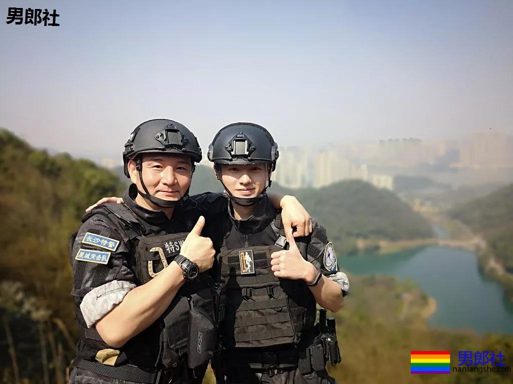 撞脸刘昊然的高鼻梁特警小哥扒到了!奶凶身板神仙颜值帅到发昏! - 51虹马 撞脸刘昊然的高鼻梁特警小哥扒到了!奶凶身板神仙颜值帅到发昏! - 51虹马