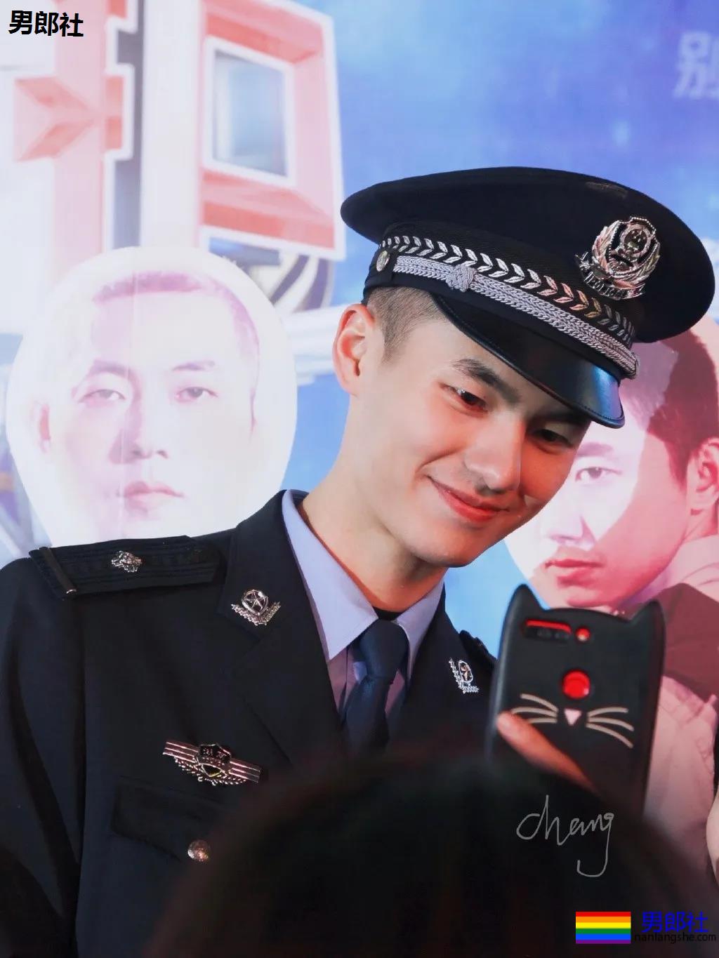 撞脸刘昊然的高鼻梁特警小哥扒到了!奶凶身板神仙颜值帅到发昏! - 51虹马 撞脸刘昊然的高鼻梁特警小哥扒到了!奶凶身板神仙颜值帅到发昏! - 51虹马